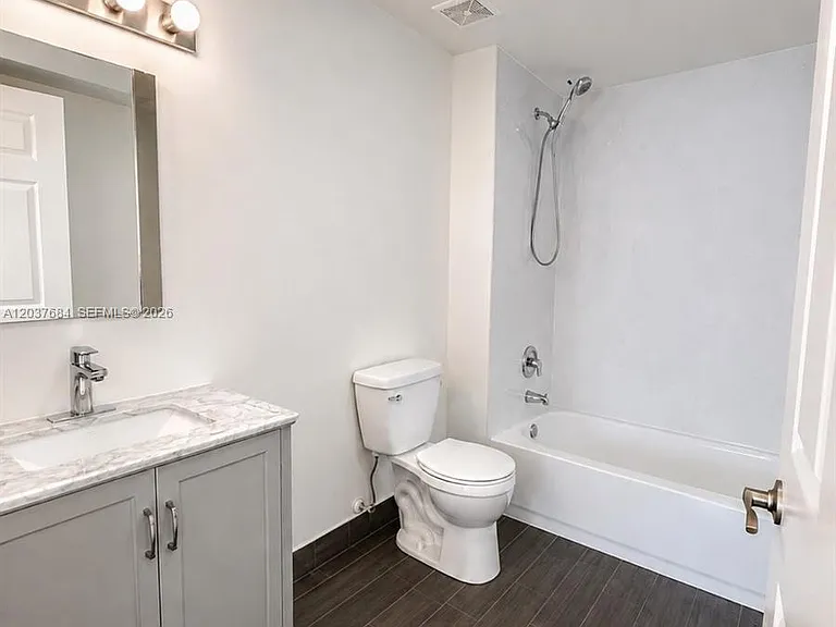 711 SW 111th Way #105 — Photo 9