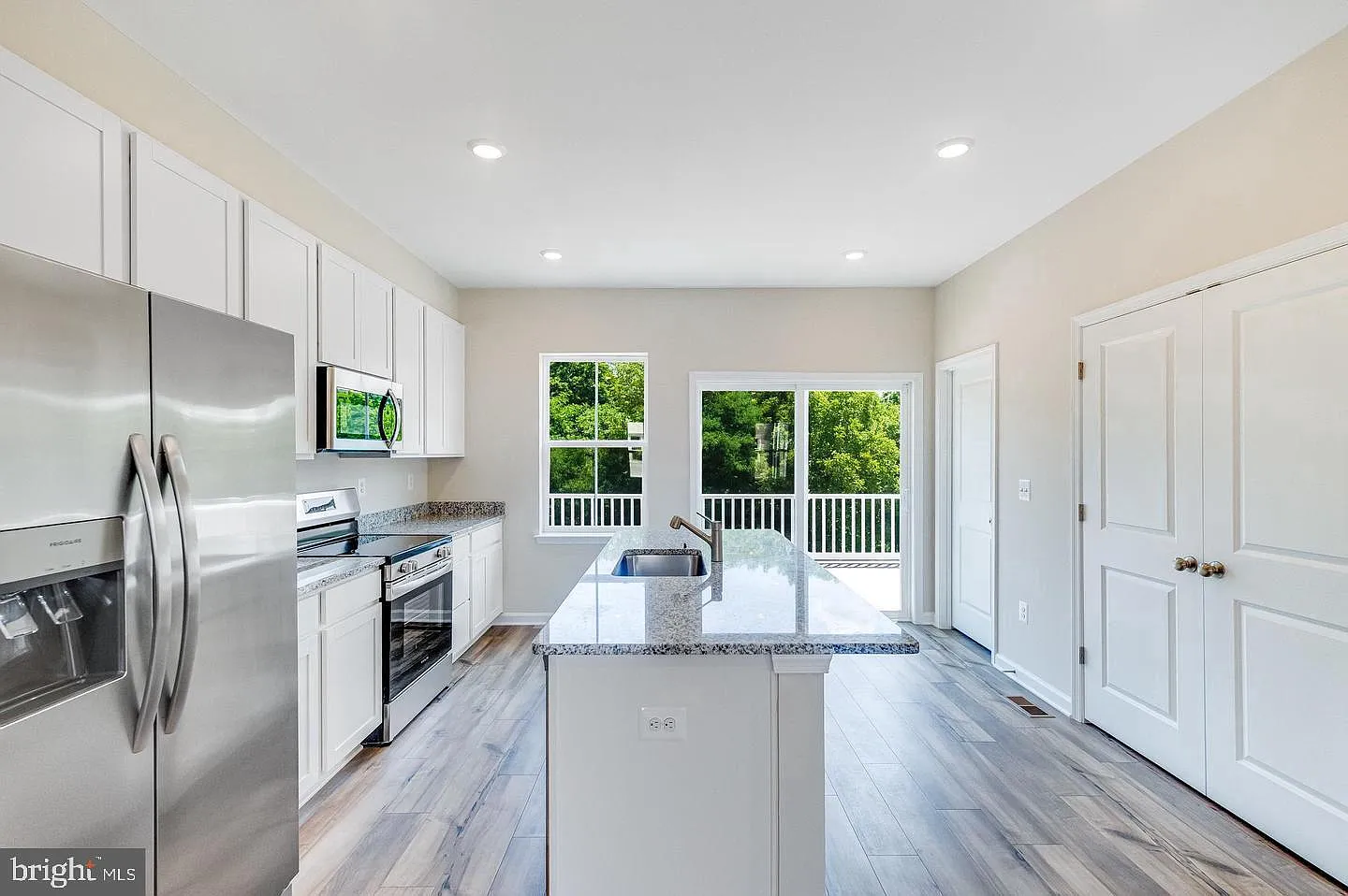 3 bed, 2.5 bath, 1661 sqft, $1,900 — Photo 4