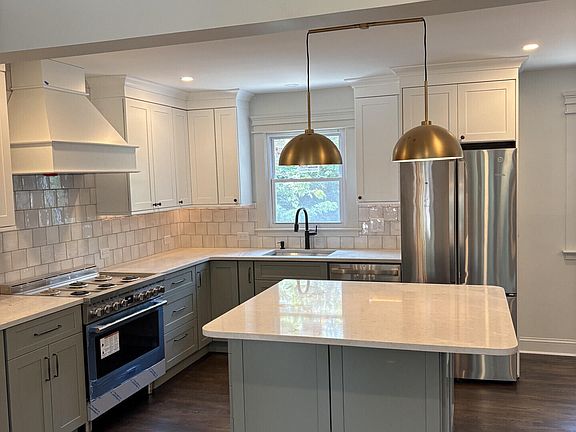 2nd image of 208 S Riverside Drive