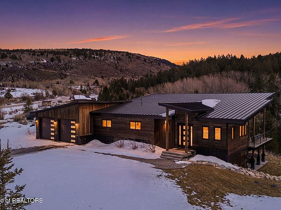 3rd image of 1735 Overlook Way