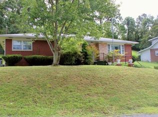 412 Chestnut St, Hinton, WV 25951