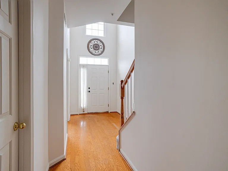 103 Buttonwood Ct — Photo 41