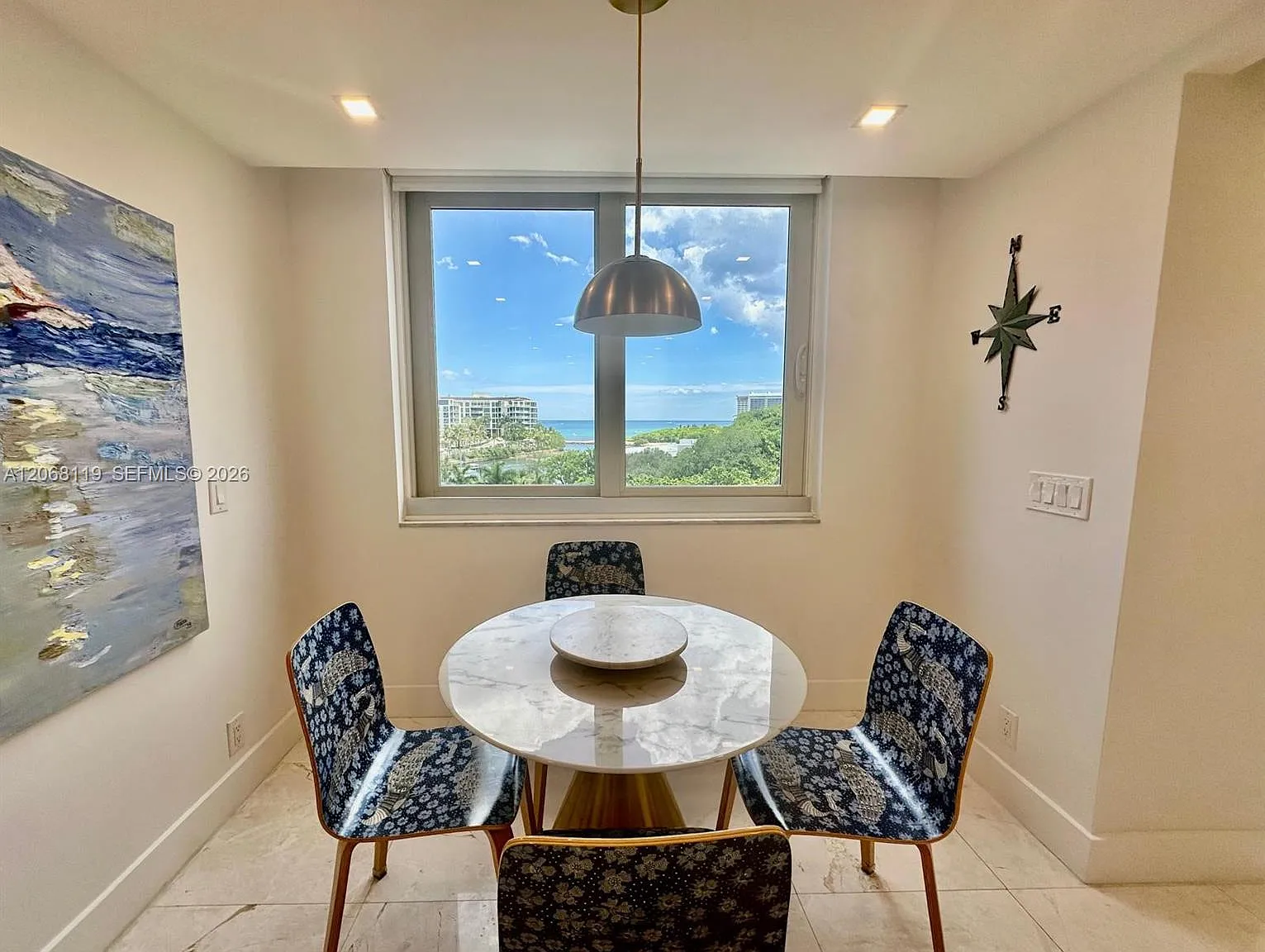 Carlton Condo — Photo 2