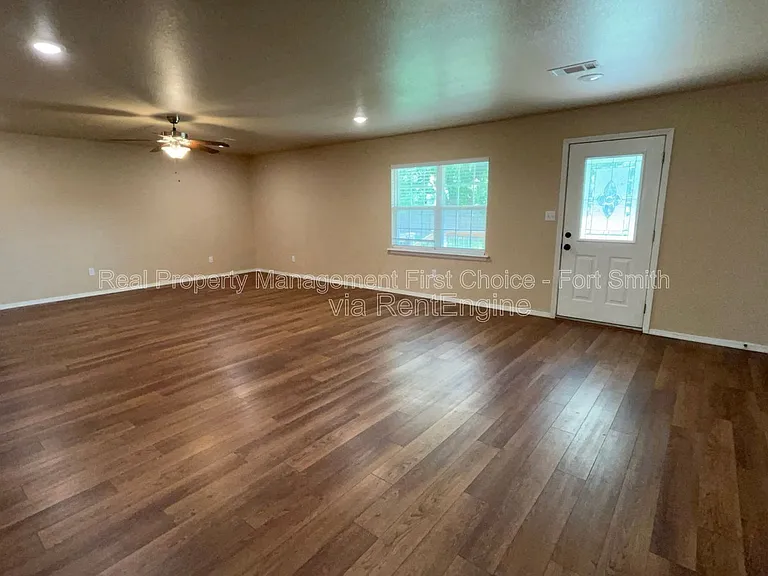 16 Charmont Dr — Photo 6