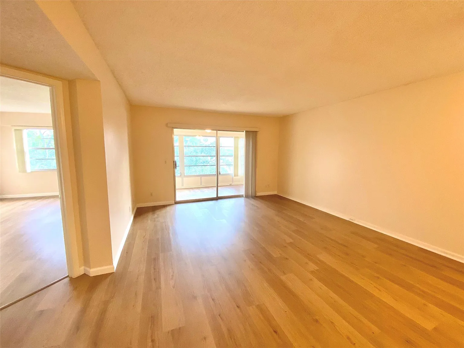 2 bed, 2.0 bath, 1351 sqft, $2,450 — Photo 2