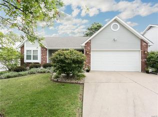 922 Blake Ct, Saint Peters, MO