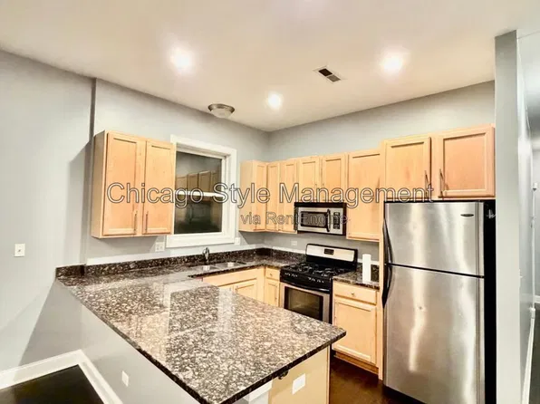 221 E 31st St APT 2, Chicago, IL 60616