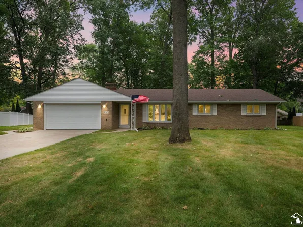 7572 Seneca Trl, Temperance, MI 48182
