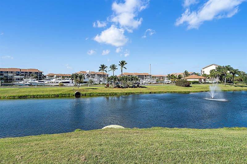1st image of 701 Seafarer Cir APT 102