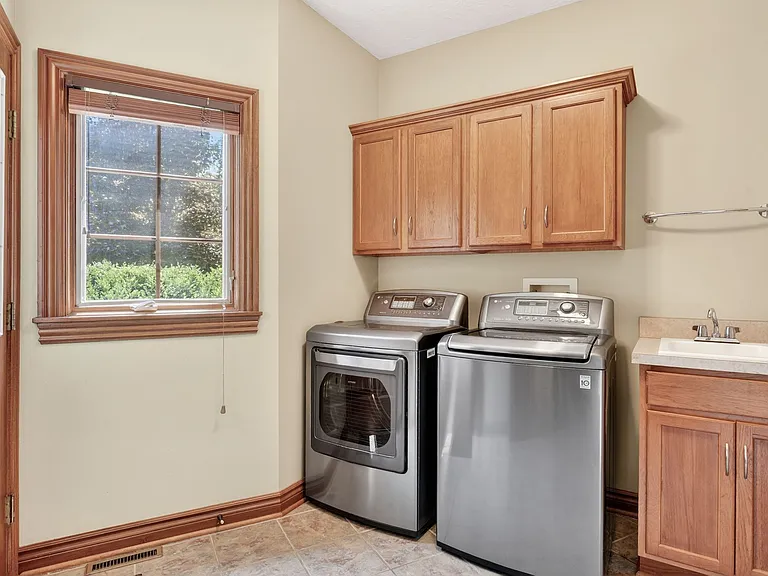 29998 Hilliard Blvd — Photo 10
