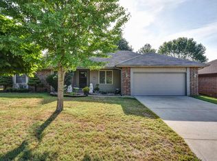 412 Hillcrest Ave, Nixa, MO 65714