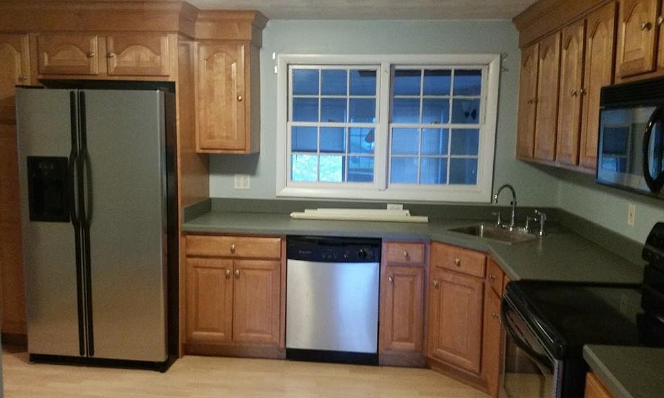 2nd image of 123 Burley St