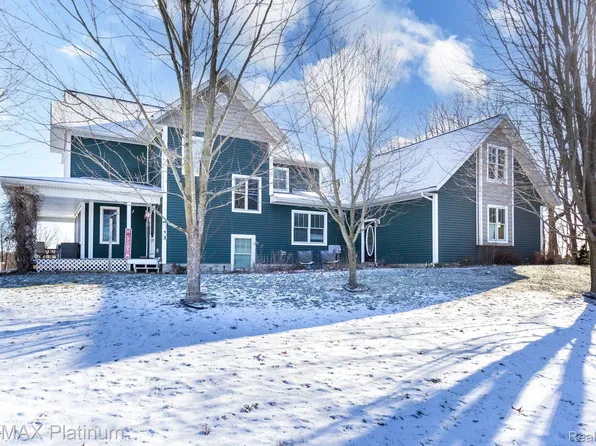 536 N Cedar Rd, Fowlerville, MI 48836