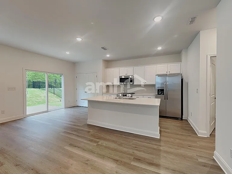 1207 Livengood Way — Photo 3
