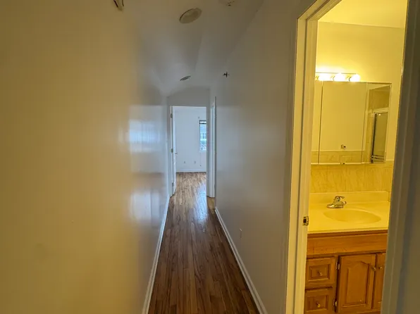 22 Spirit Ln, Staten Island, NY 10303