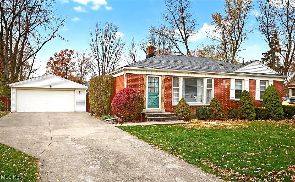 2030 Miriam Ave photo 1