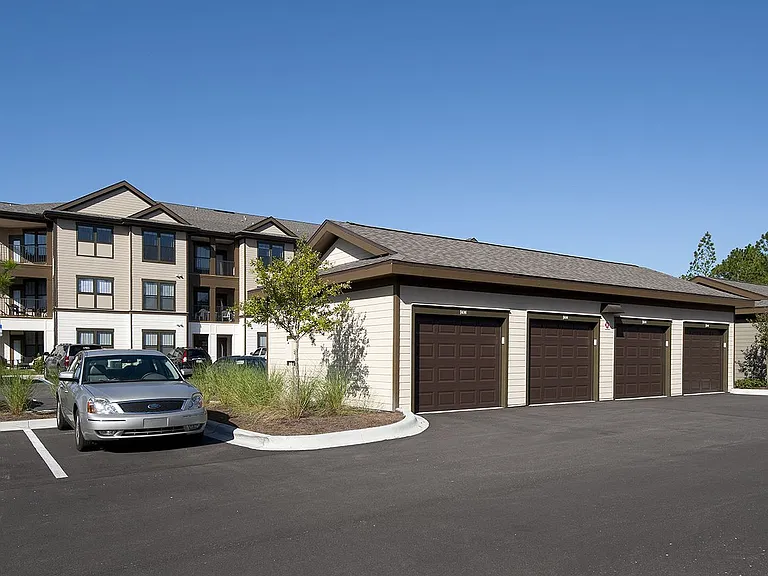 Whitepalm Apartments — Photo 12