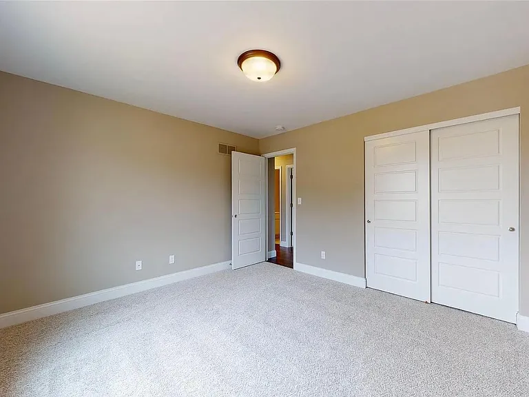 1047 Timber Bluff Dr — Photo 11