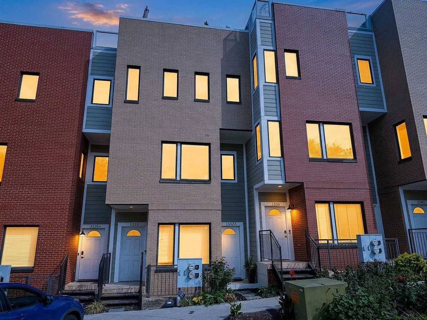 Townhome Style Condo with Parking — Photo 1