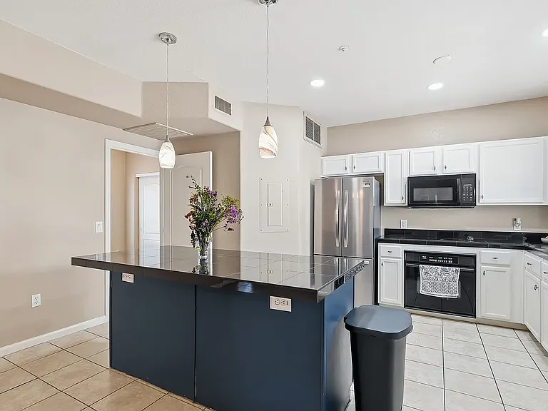 1081 W 1st St #10 — Photo 8