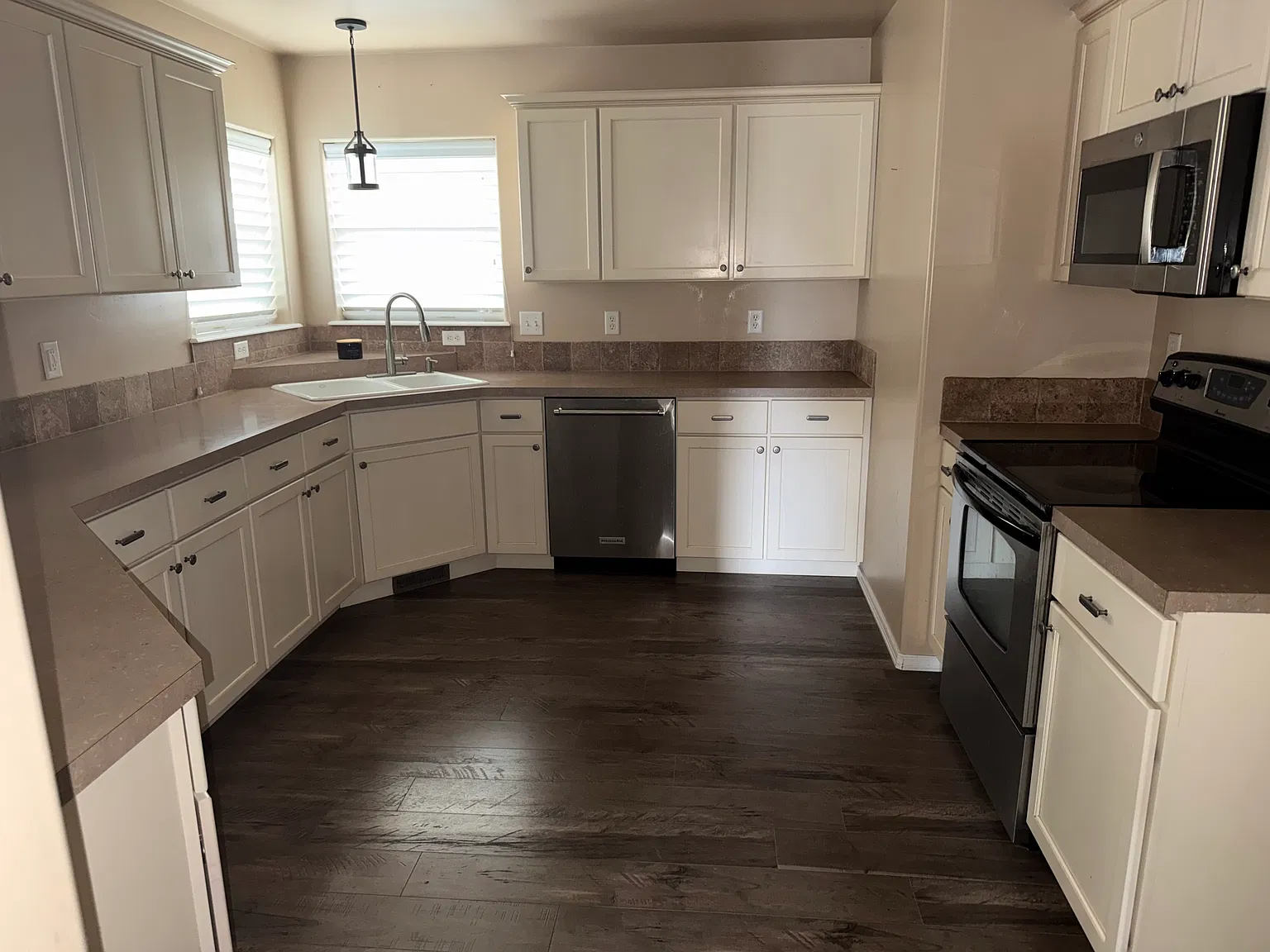 3 bed, 1454 sqft, $2,250 — Photo 2