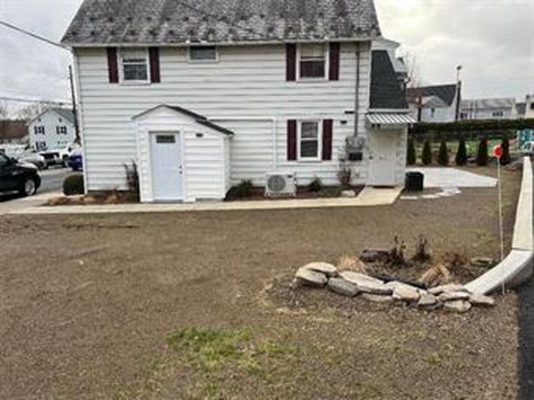 35 E Main St