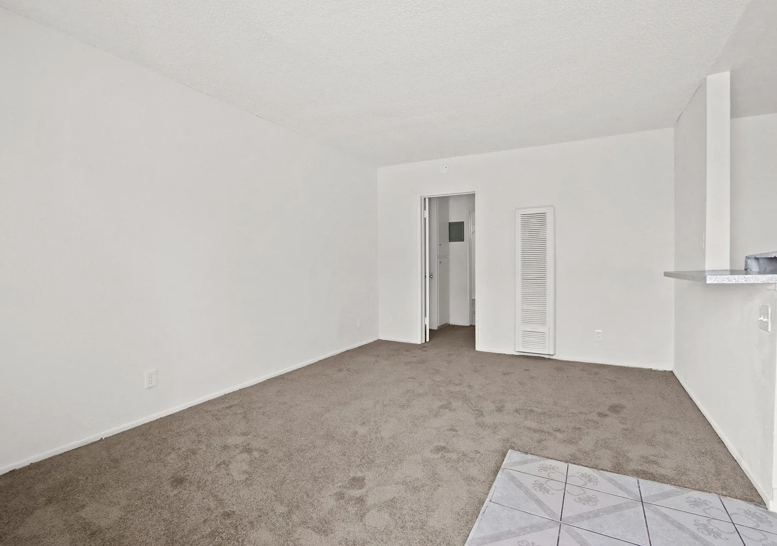 Westminster Apartments — Photo 4