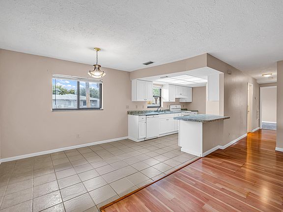 5th image of 151 Cape Coral Parkway W #106