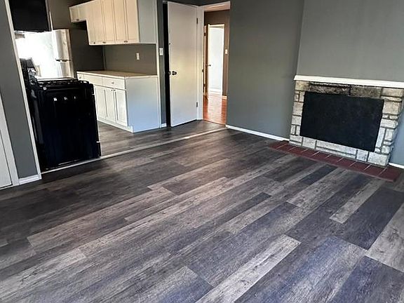 4th image of 1215 Cove Ln