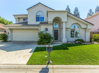 9539 N Whitehouse Dr, Fresno, CA 93720