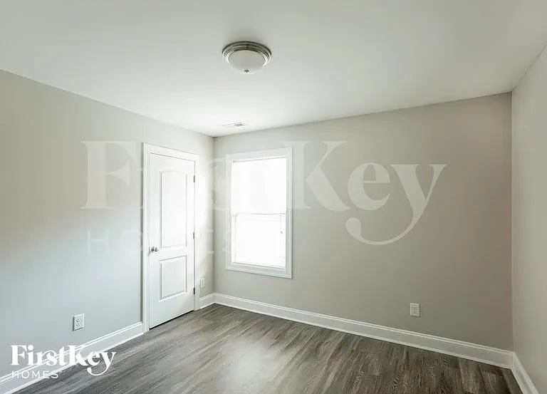 1000 Harris St — Photo 11