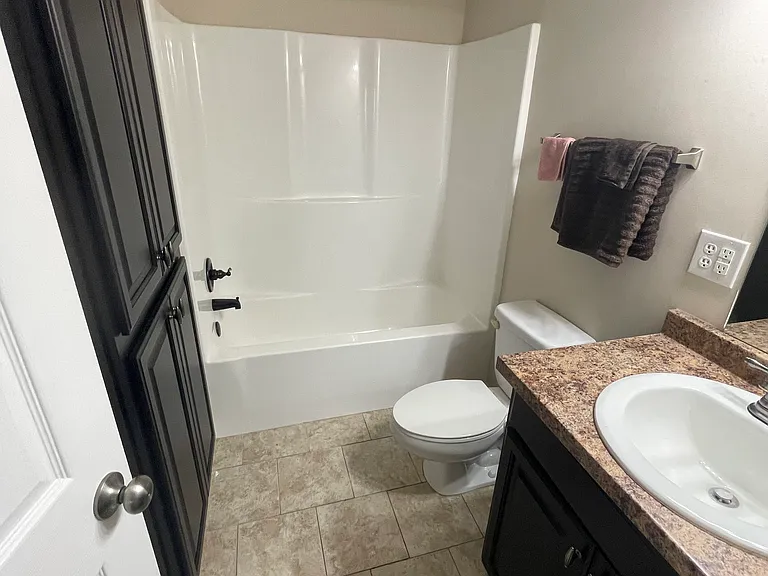 300 Carver Dr #14 — Photo 4