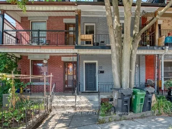 32 Macklem Ave, Toronto, ON M6J 3M2