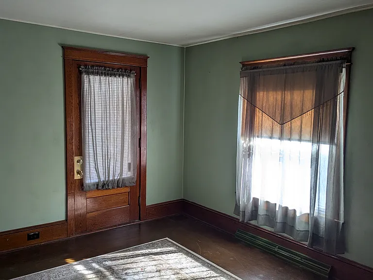 1279 Vine St — Photo 3