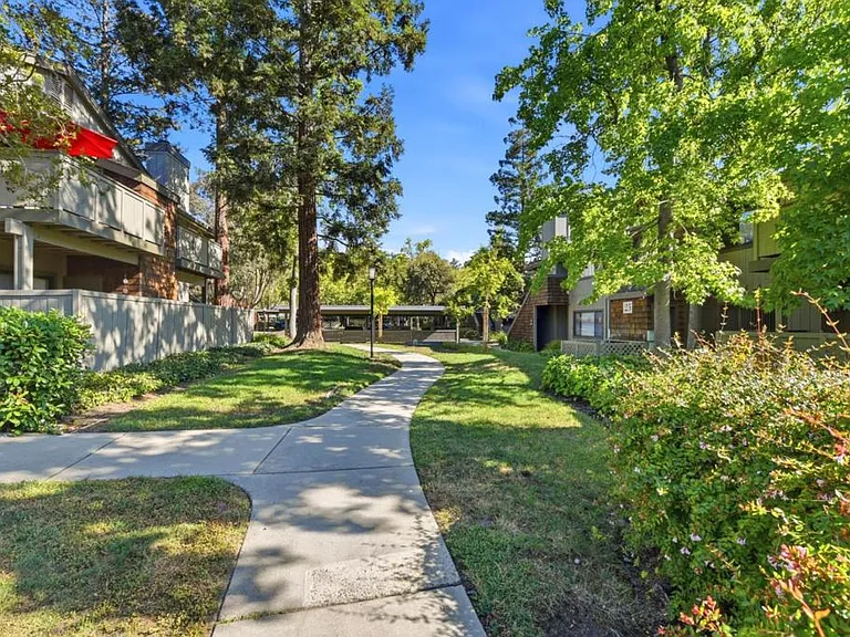 2504 La Terrace Cir — Photo 34
