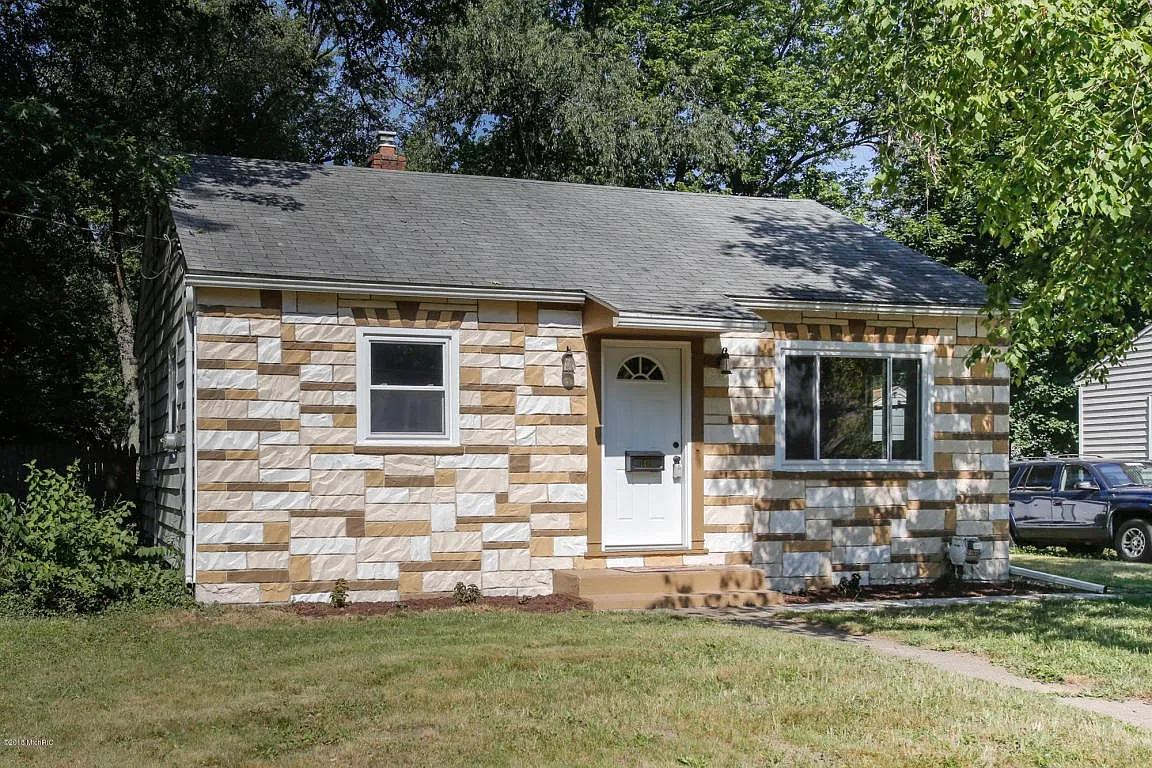 1419 Bronx Ave photo 1