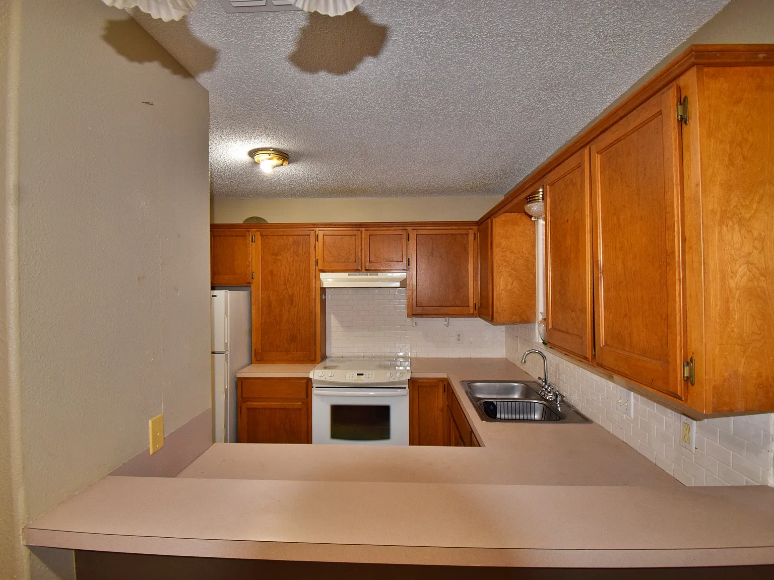 2210 Elisa Lane — Photo 3