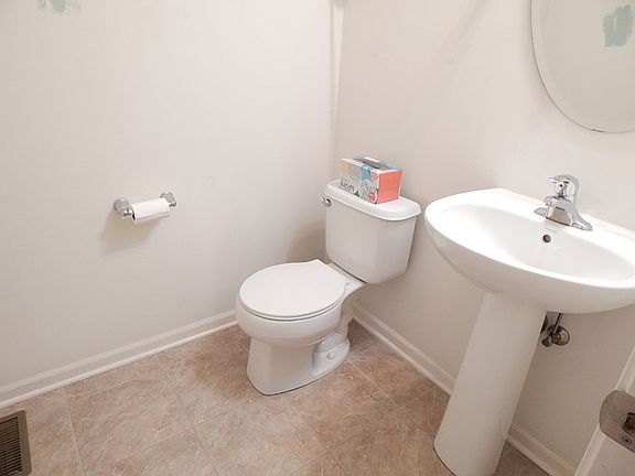 5th image of 546 Niagara Dr