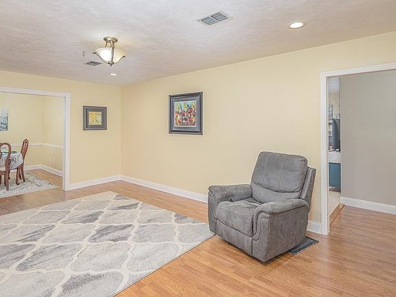 4th image of 4709 Flowerwood Dr