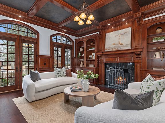 3rd image of 712 E Hillside Rd