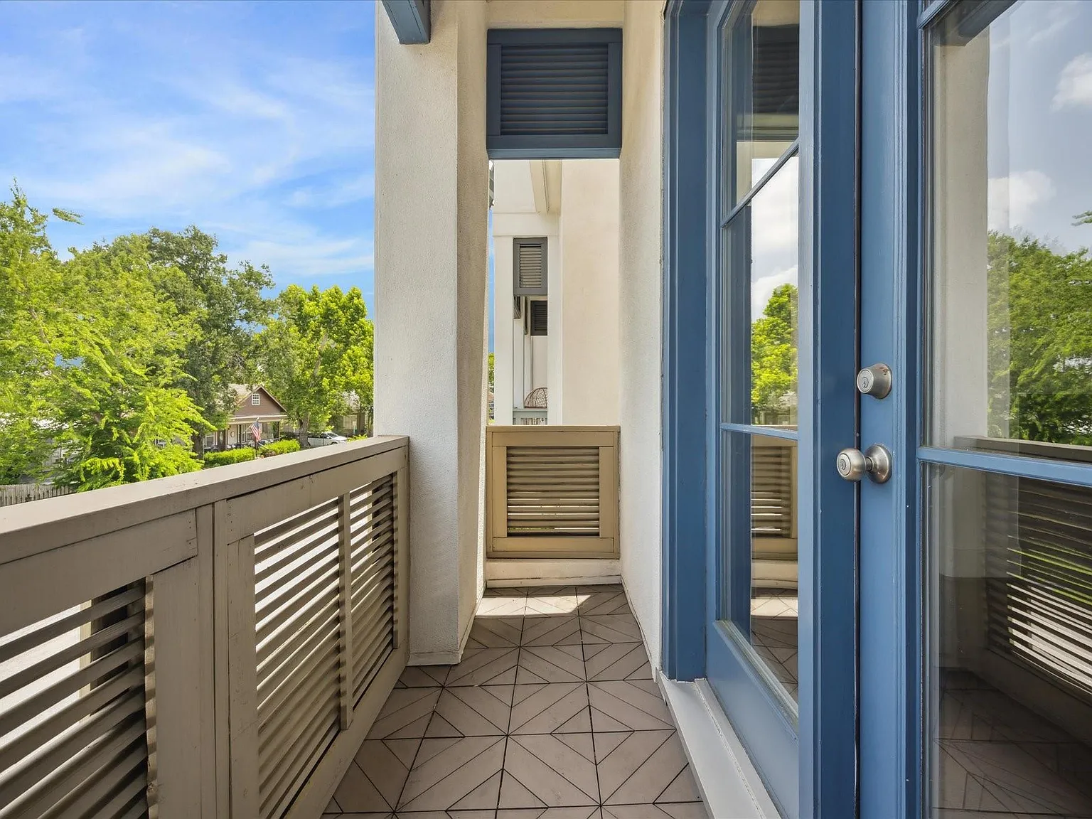 3 bed, 3.5 bath, 2448 sqft, $3,250 — Photo 4