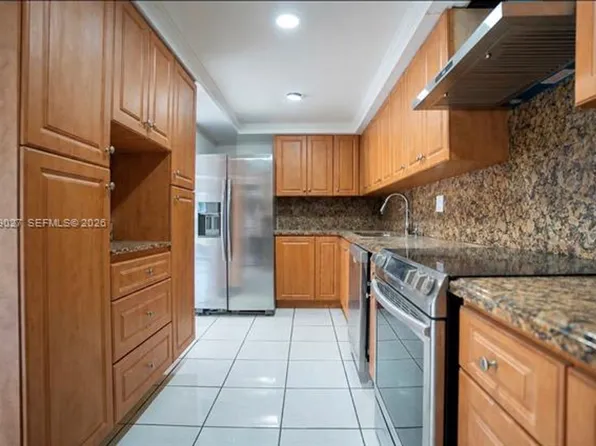 14295 Kendale Lakes Cir #Townhouse 14295, Miami, FL 33183