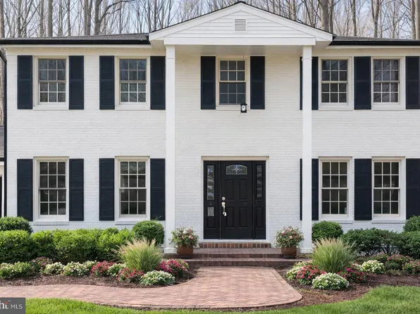 12136 Westwood Hills Dr, Herndon, VA 20171