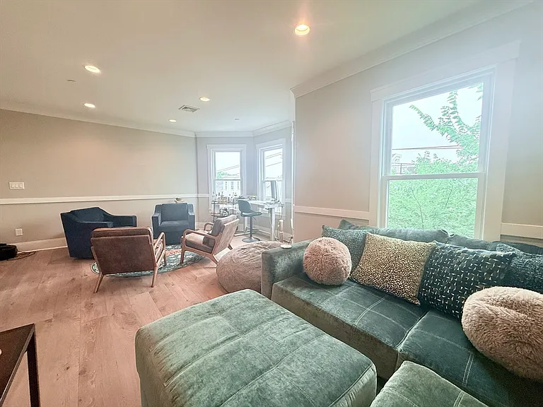 69 Falcon St #3 — Photo 6