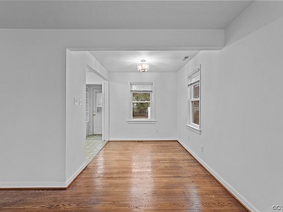 5th image of 1006 Forest View Dr