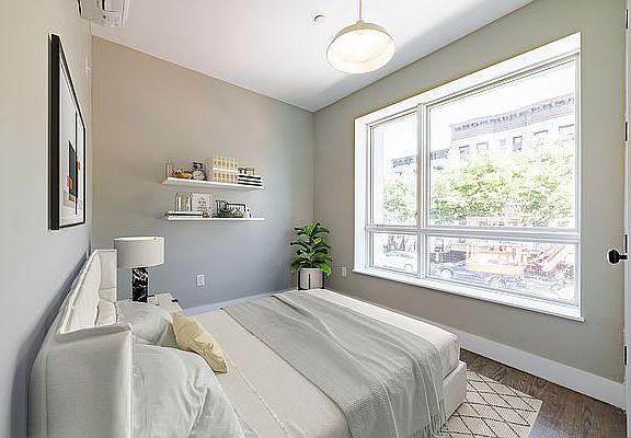 4th image of 806 Saint Johns Pl #2R