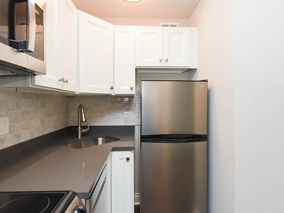 4th image of 640 W Wrightwood Ave APT 308
