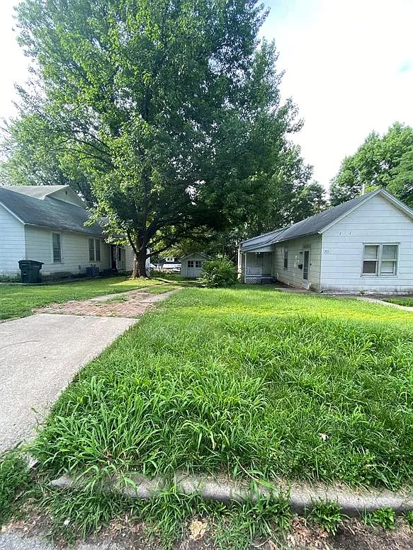 1025 Kickapoo — Photo 1