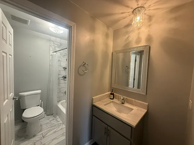16W486 Lake Dr #201 — Photo 5