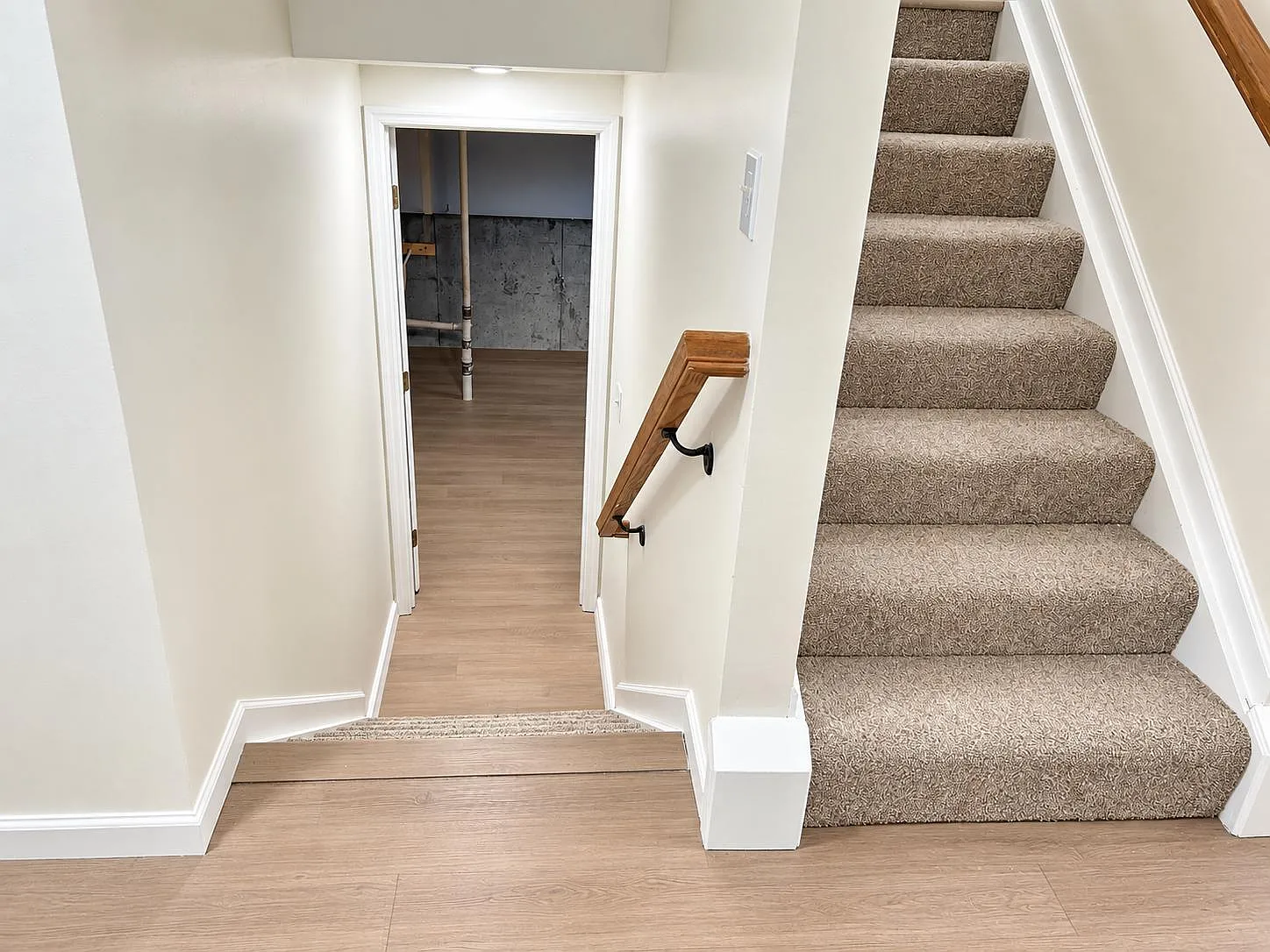 3 bed, 2016 sqft, $2,400 — Photo 4
